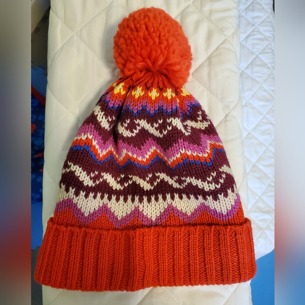 Old Navy women's‎ beanie.